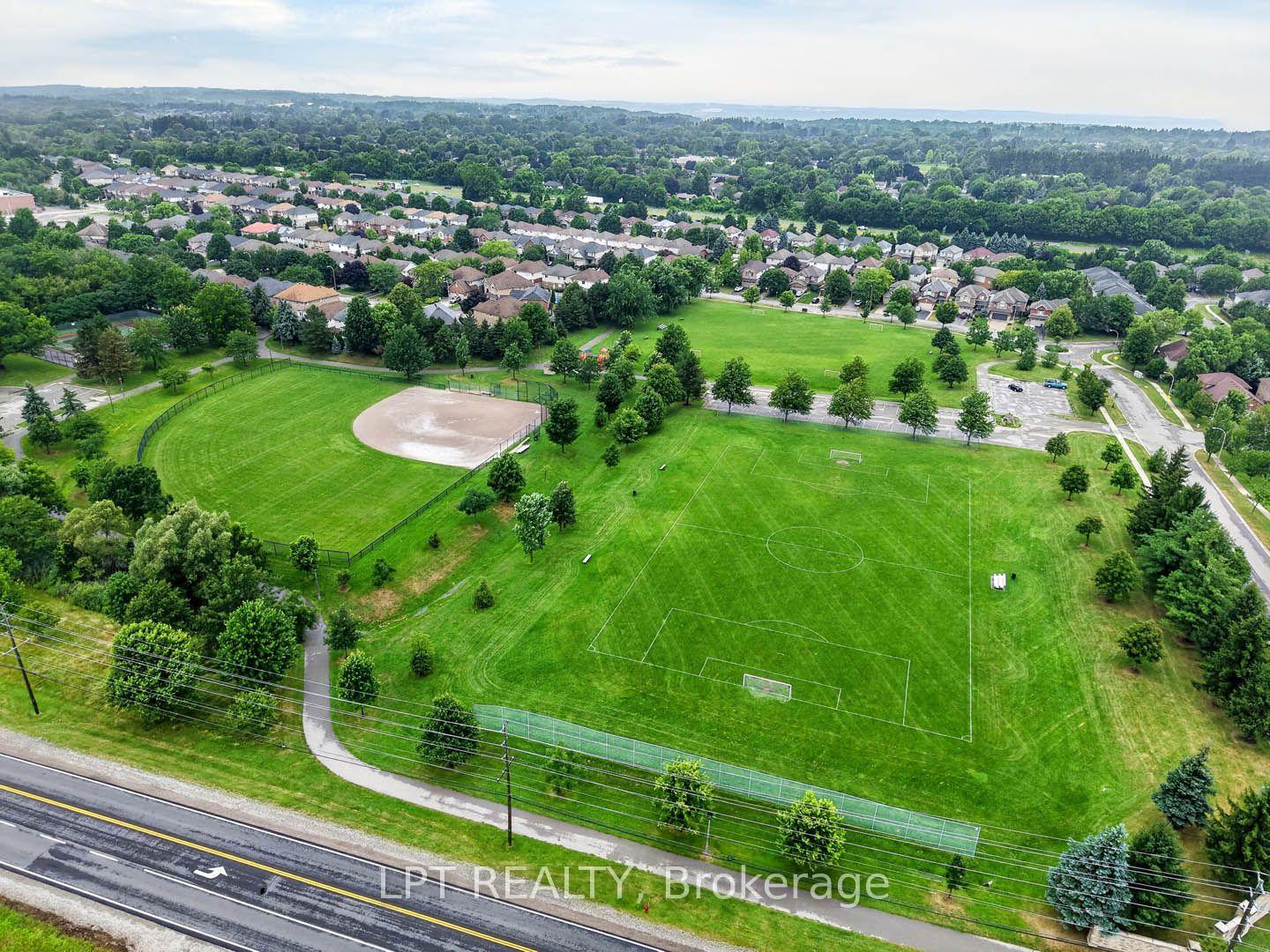 Photo 44 of 43 Liam Drive, Hamilton, Ancaster — HOMEH