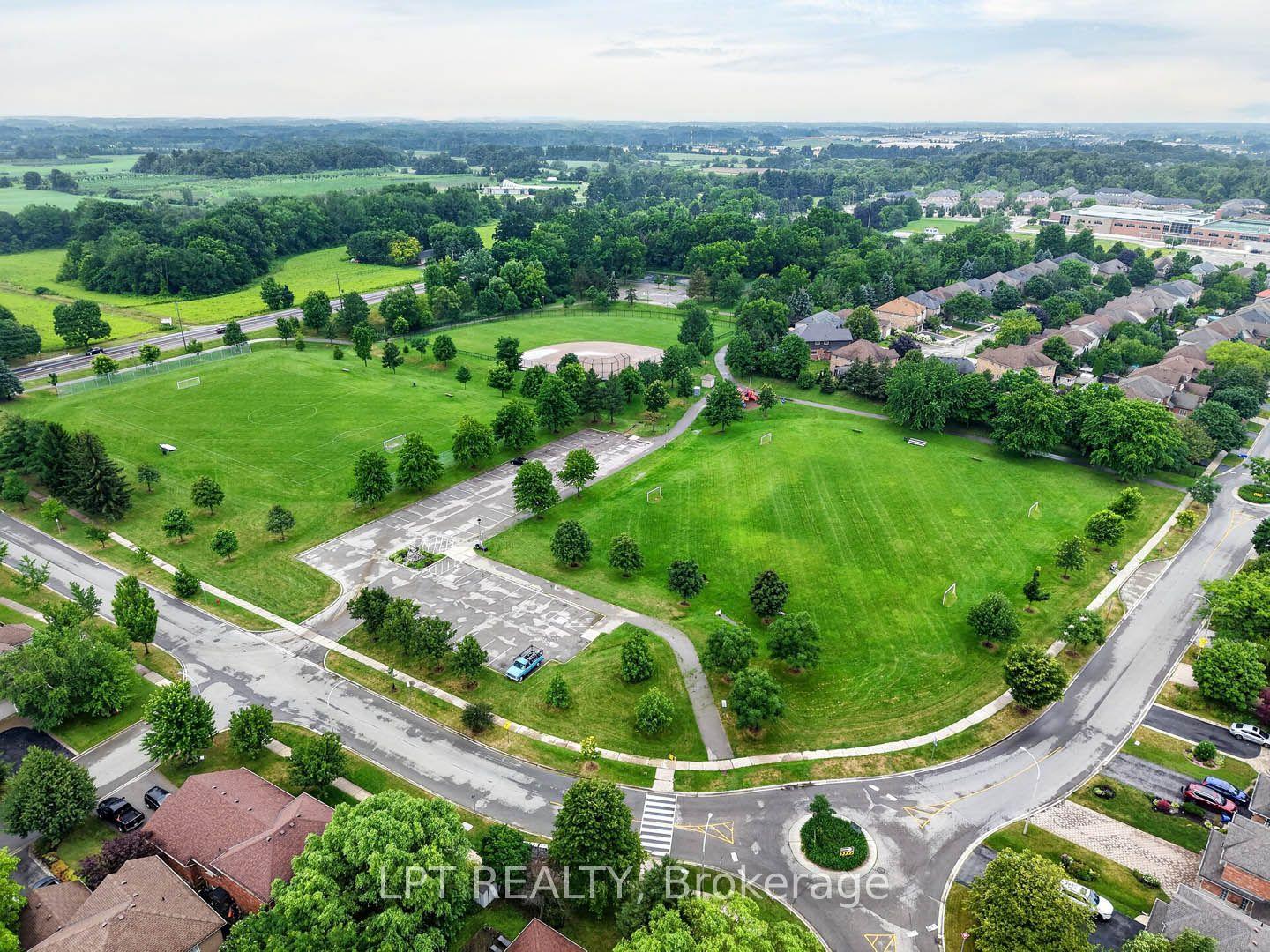 Photo 45 of 43 Liam Drive, Hamilton, Ancaster — HOMEH