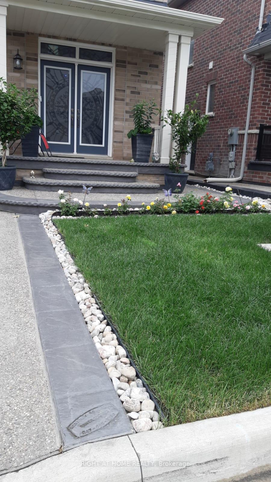 Photo 2 of 33 Abercrombie Crescent, Brampton, Northwest Brampton — HOMEH