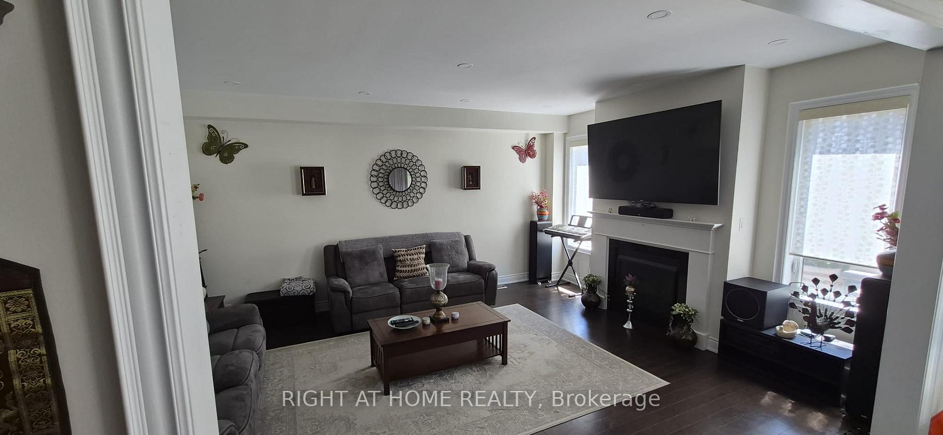 Photo 7 of 33 Abercrombie Crescent, Brampton, Northwest Brampton — HOMEH