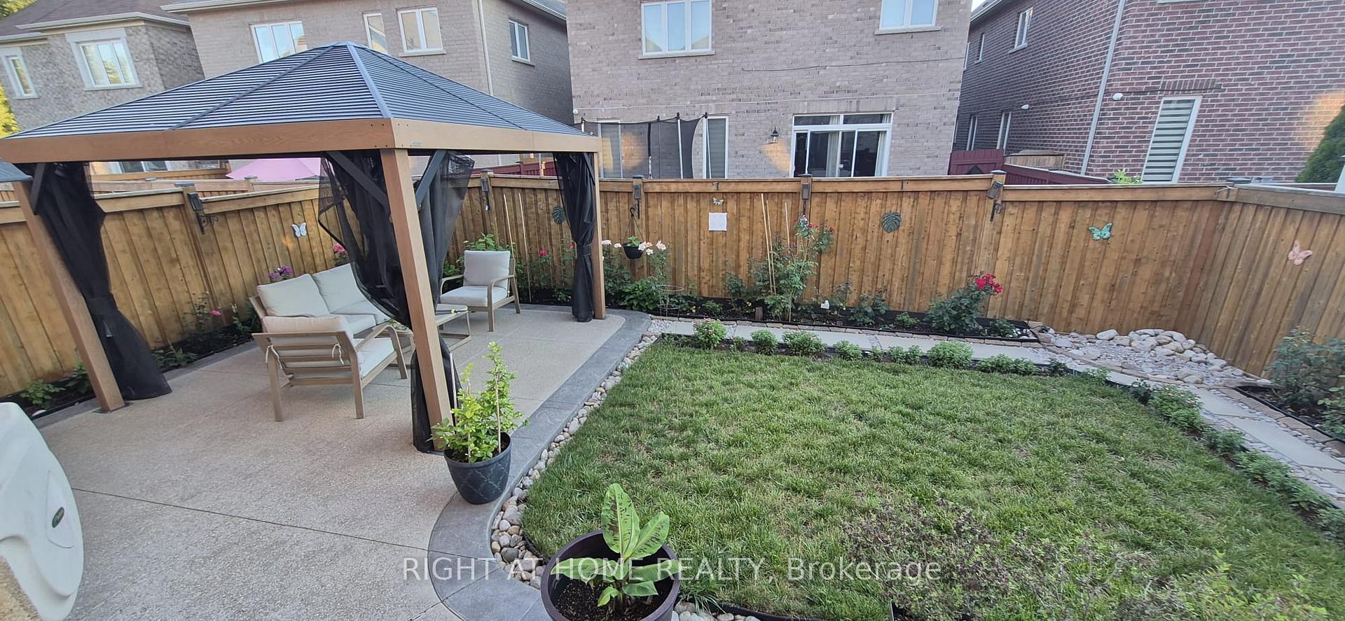 Photo 9 of 33 Abercrombie Crescent, Brampton, Northwest Brampton — HOMEH
