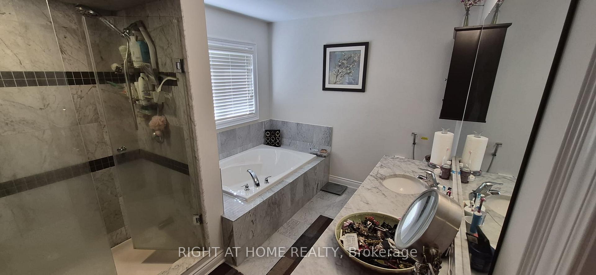 Photo 12 of 33 Abercrombie Crescent, Brampton, Northwest Brampton — HOMEH
