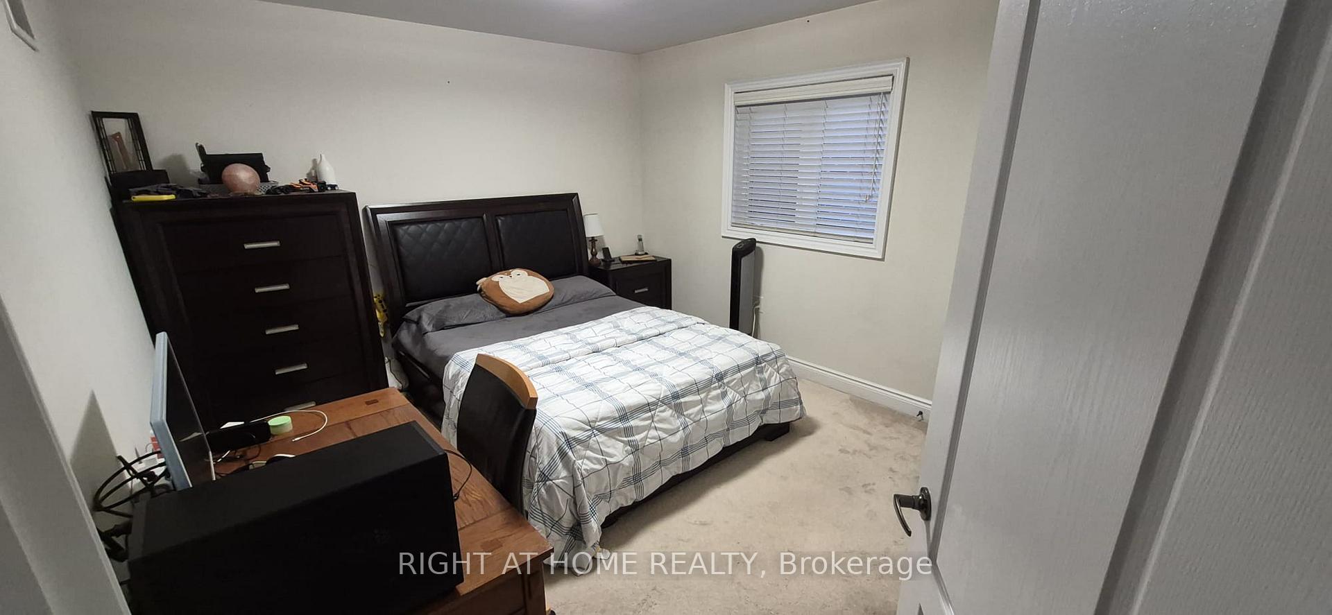 Photo 15 of 33 Abercrombie Crescent, Brampton, Northwest Brampton — HOMEH