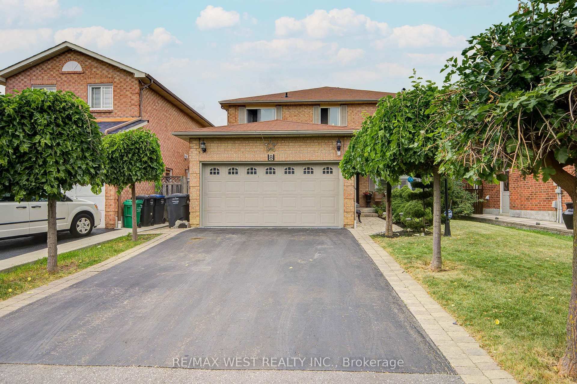 Photo 1 of 8 Ballycastle Crescent, Brampton, Heart Lake West — HOMEH