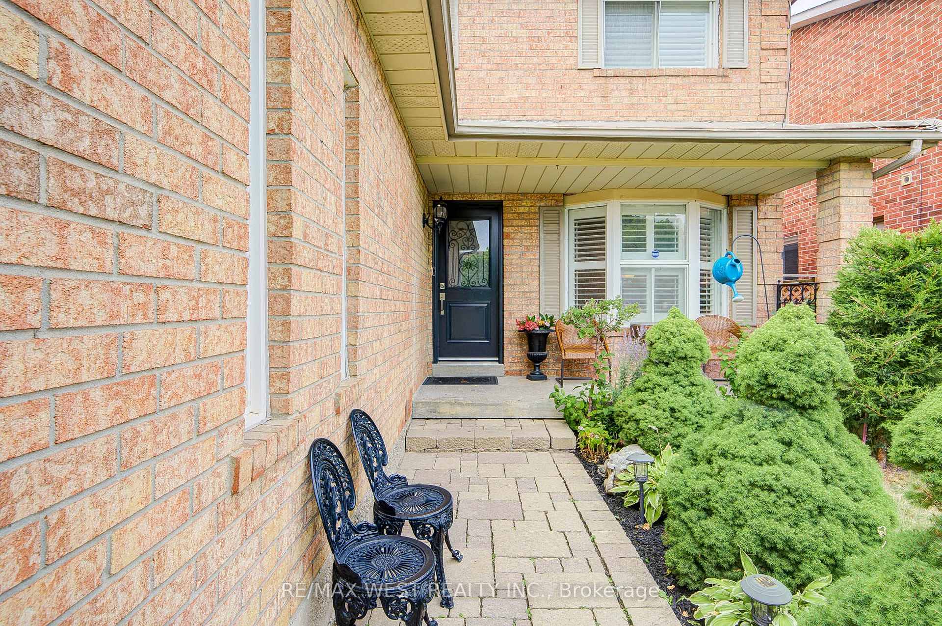 Photo 3 of 8 Ballycastle Crescent, Brampton, Heart Lake West — HOMEH