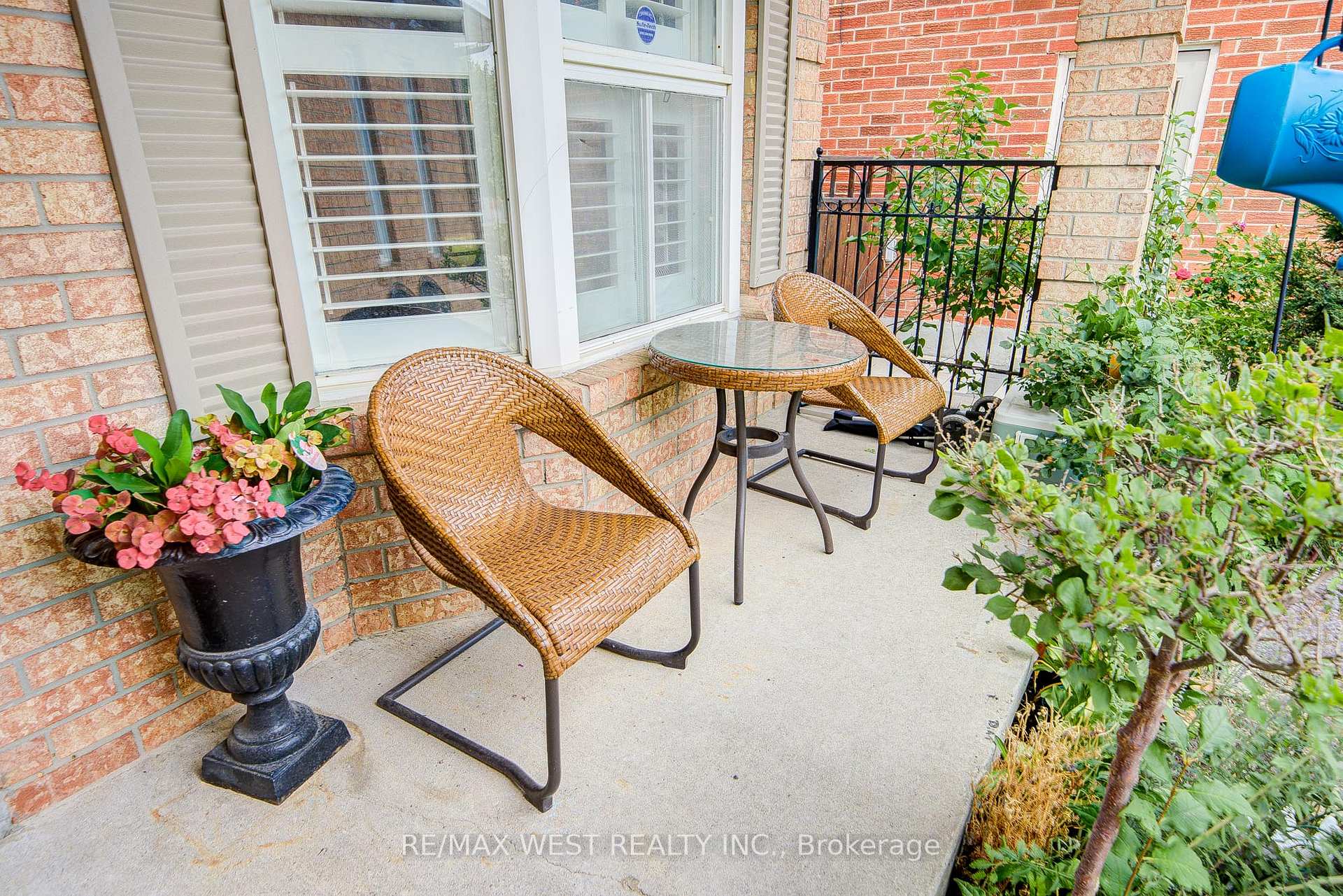 Photo 4 of 8 Ballycastle Crescent, Brampton, Heart Lake West — HOMEH