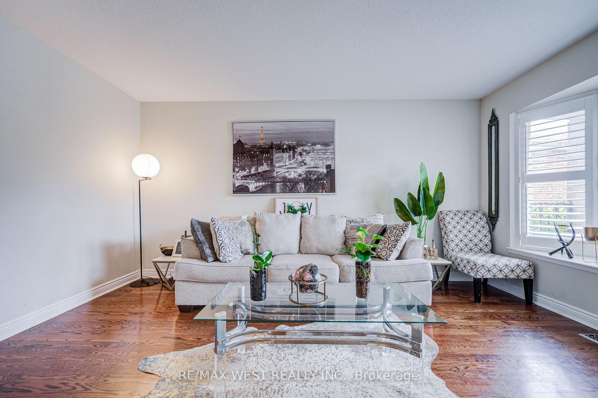 Photo 9 of 8 Ballycastle Crescent, Brampton, Heart Lake West — HOMEH