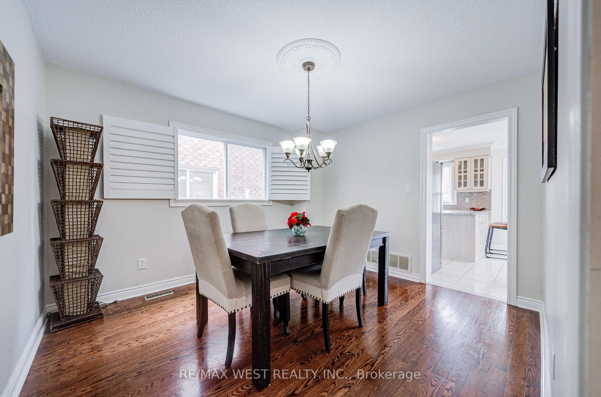 Photo 12 of 8 Ballycastle Crescent, Brampton, Heart Lake West — HOMEH