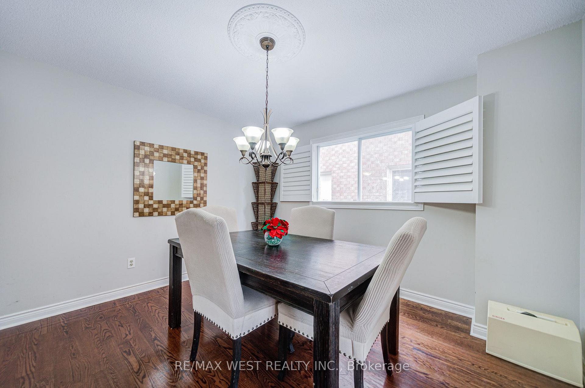 Photo 13 of 8 Ballycastle Crescent, Brampton, Heart Lake West — HOMEH