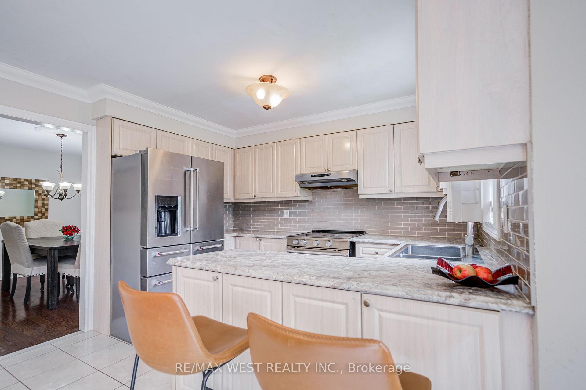 Photo 20 of 8 Ballycastle Crescent, Brampton, Heart Lake West — HOMEH