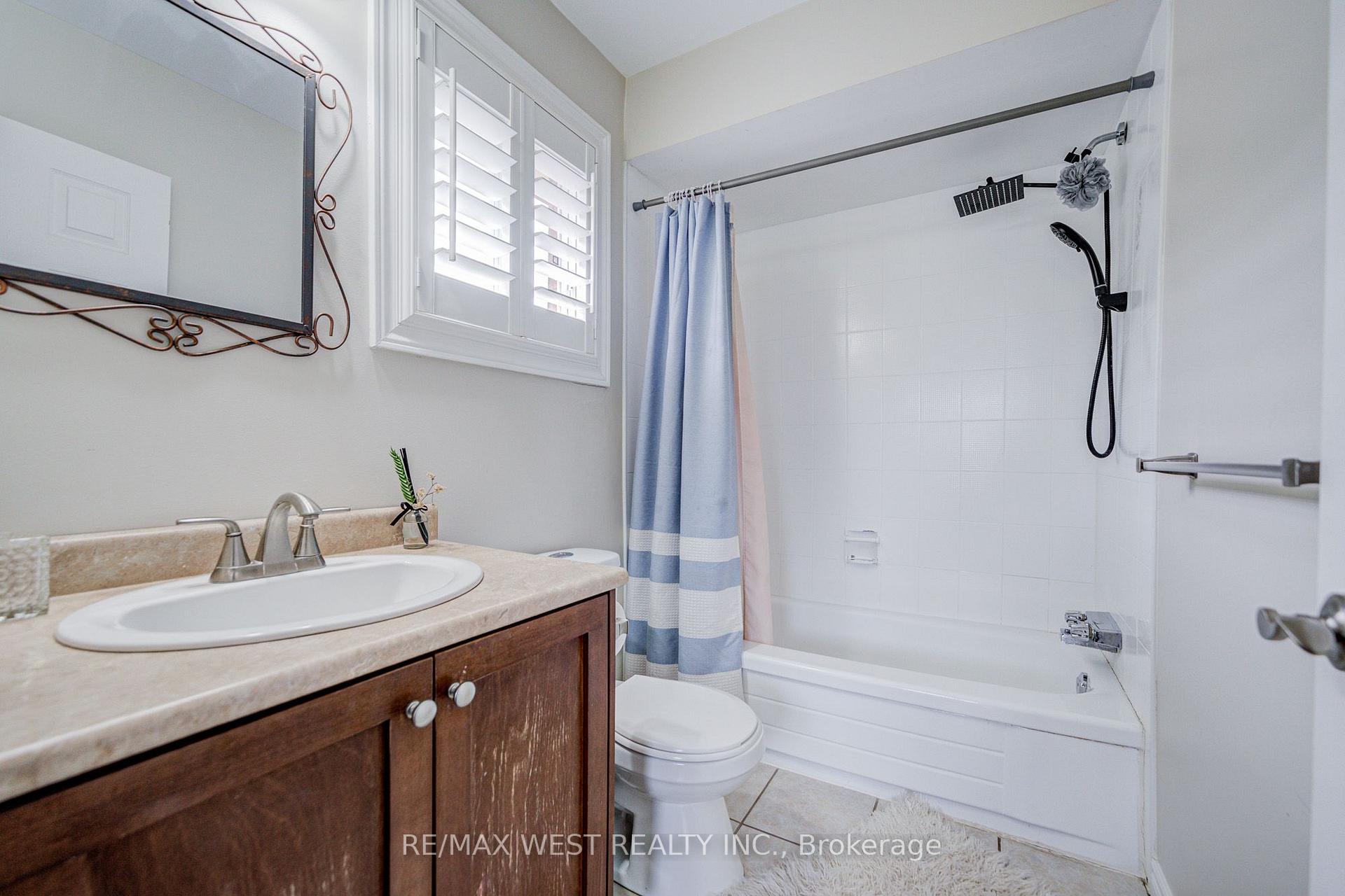 Photo 27 of 8 Ballycastle Crescent, Brampton, Heart Lake West — HOMEH