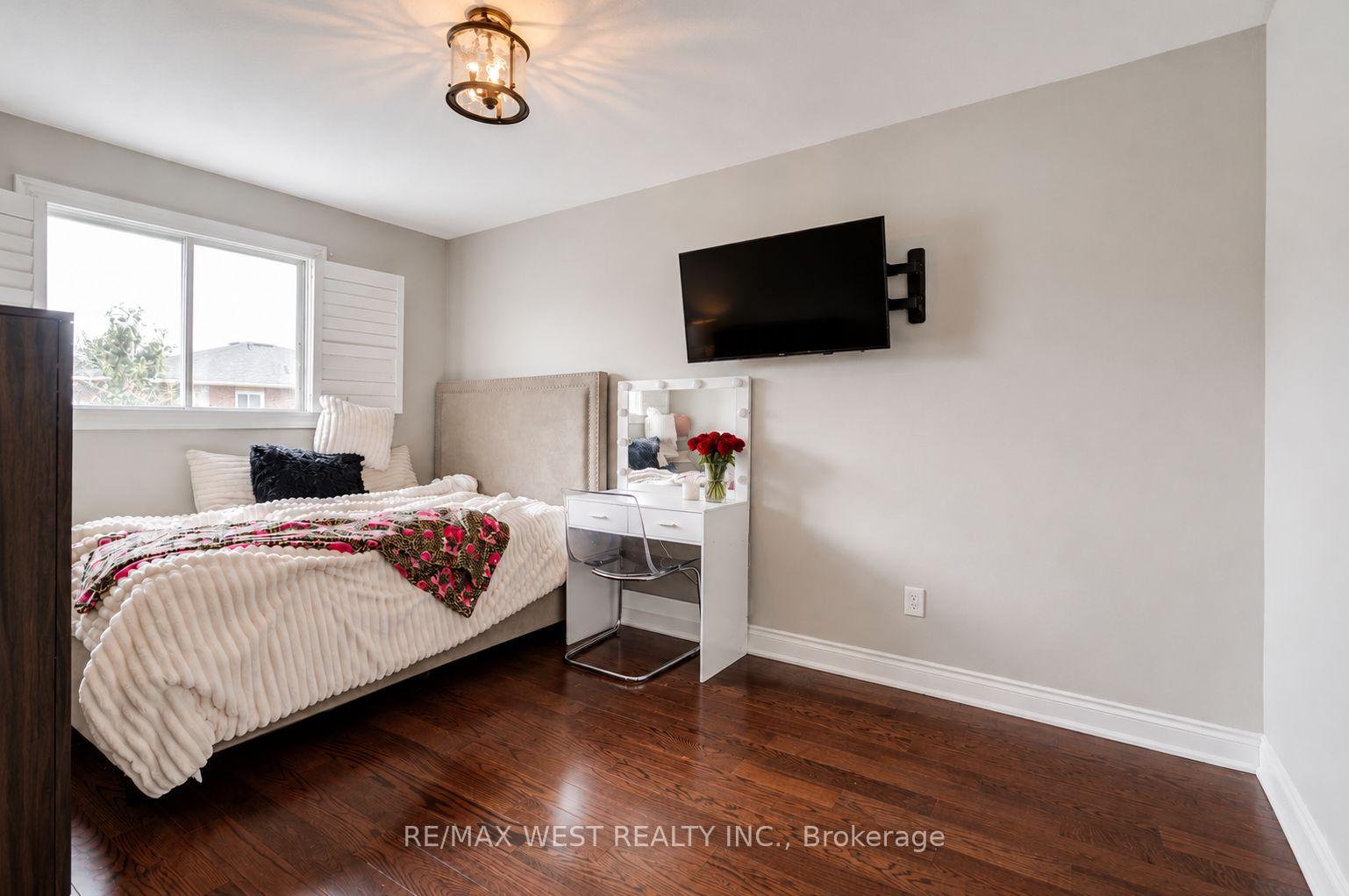 Photo 29 of 8 Ballycastle Crescent, Brampton, Heart Lake West — HOMEH