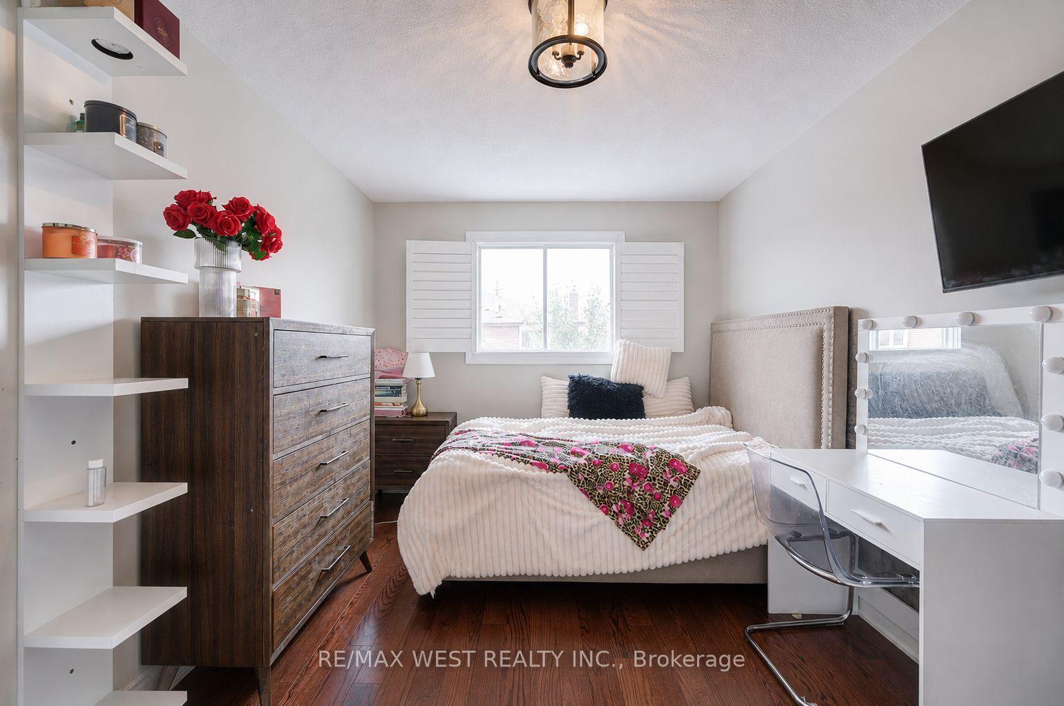 Photo 32 of 8 Ballycastle Crescent, Brampton, Heart Lake West — HOMEH