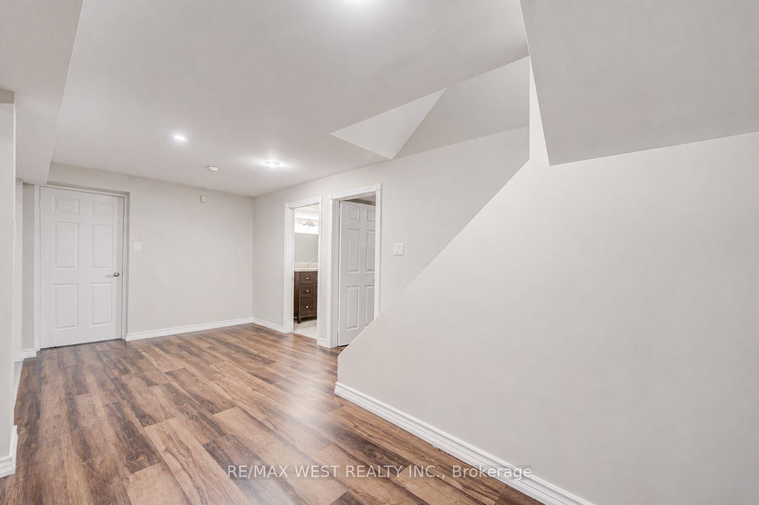 Photo 37 of 8 Ballycastle Crescent, Brampton, Heart Lake West — HOMEH