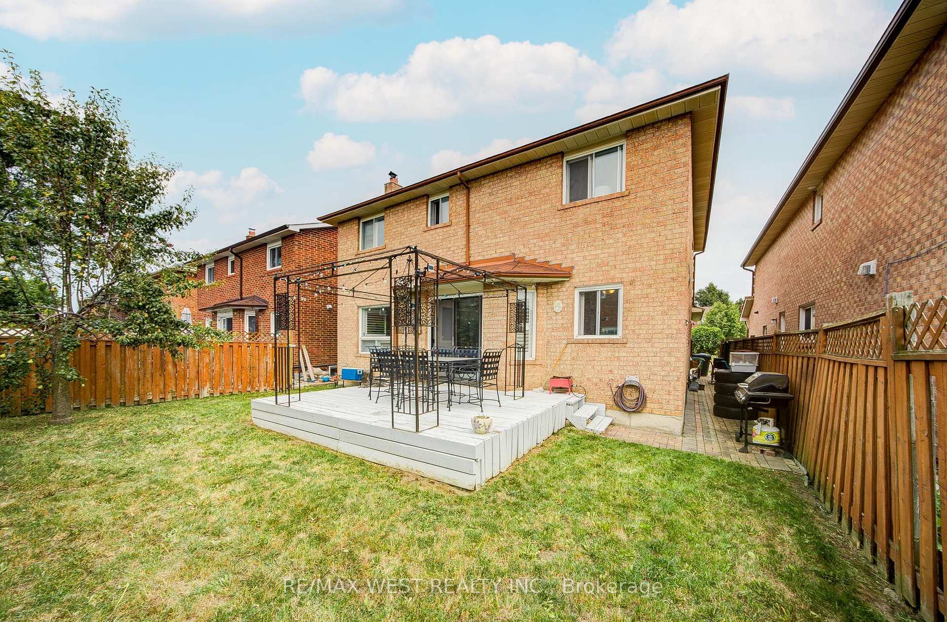 Photo 40 of 8 Ballycastle Crescent, Brampton, Heart Lake West — HOMEH