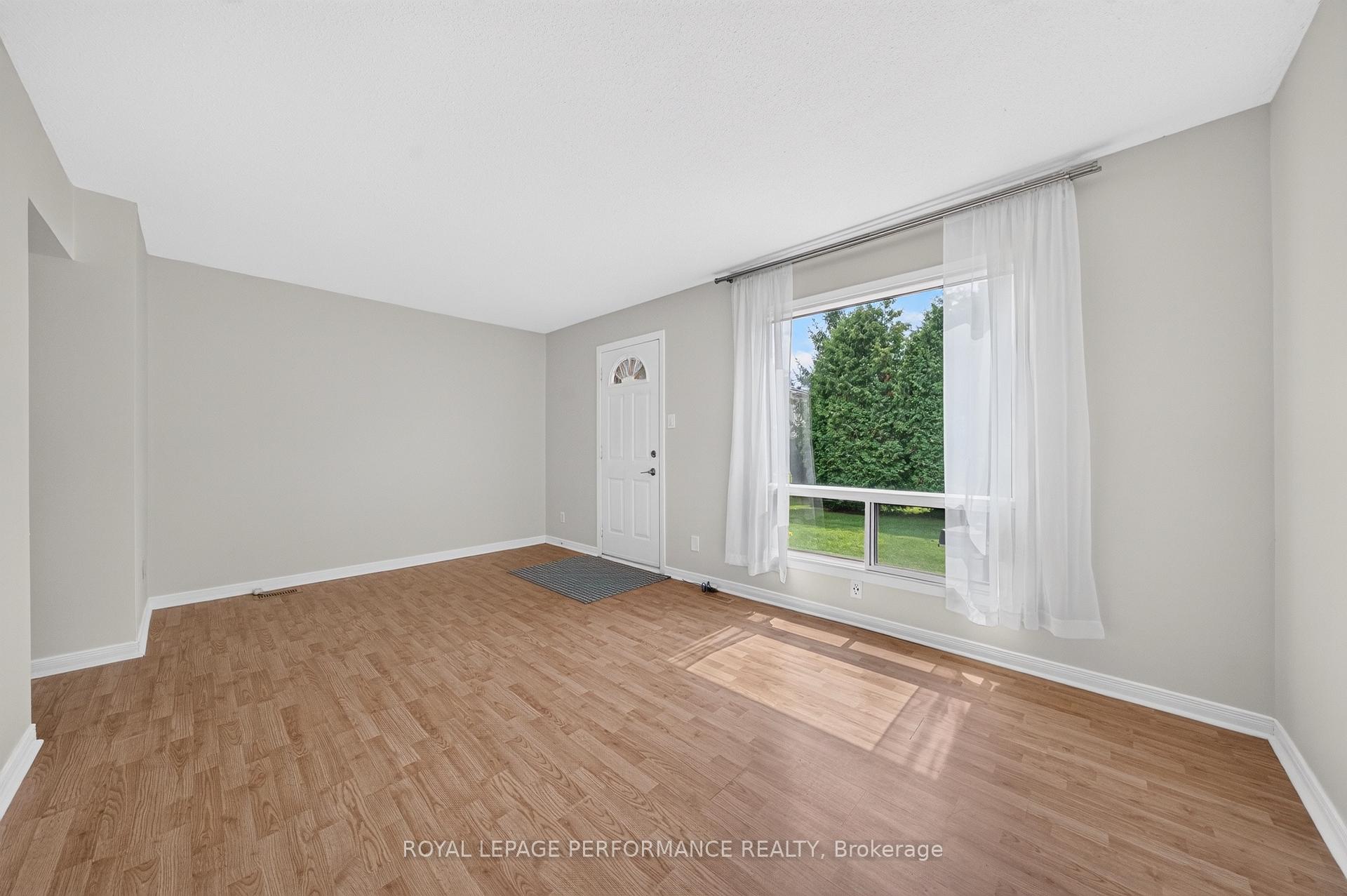 Photo 5 of Unit 10, 1288 Belgate Way, Ottawa, Cyrville — HOMEH