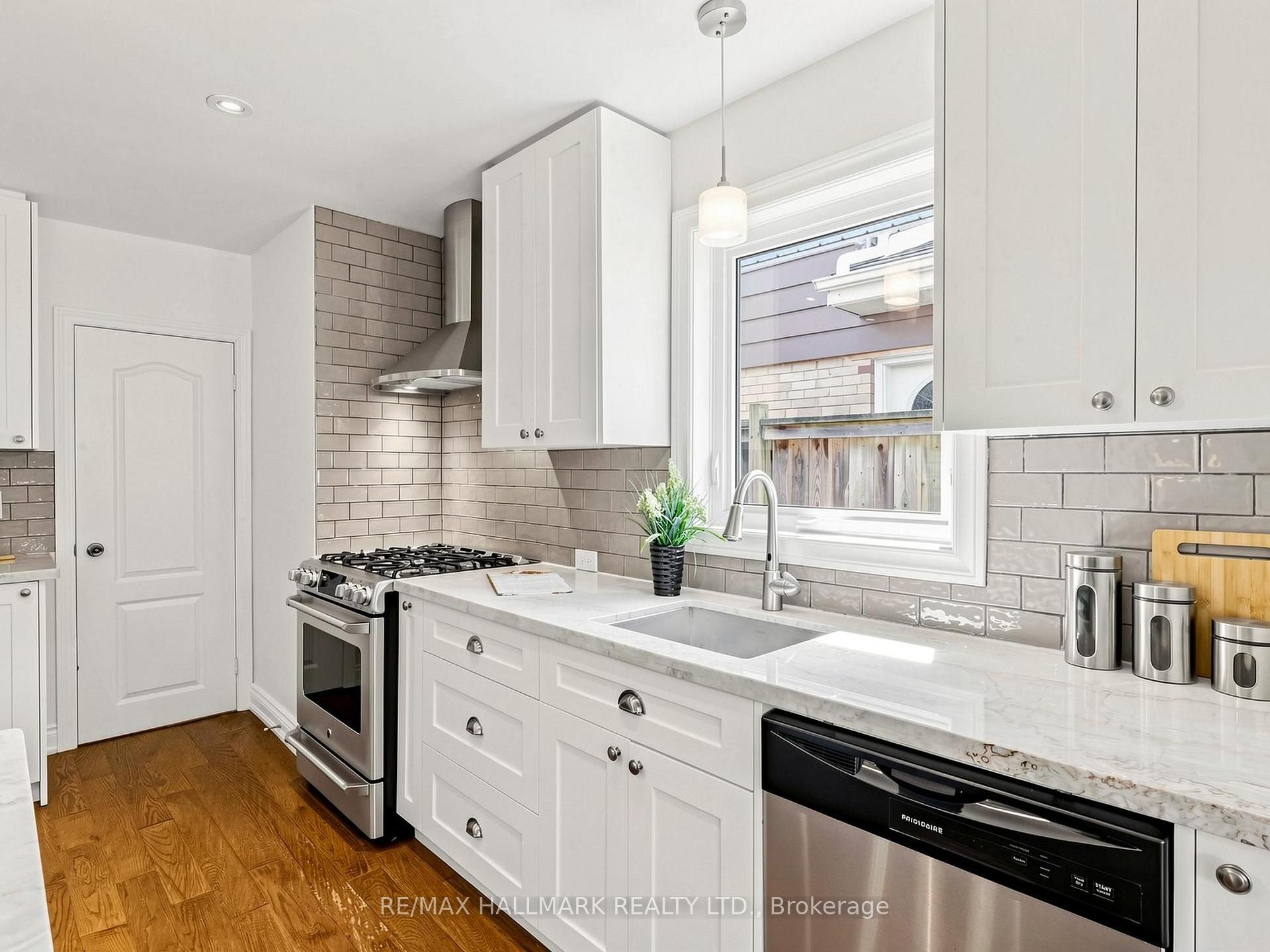 Photo 16 of 7 Panmure Crescent, Scarborough, Bendale — HOMEH
