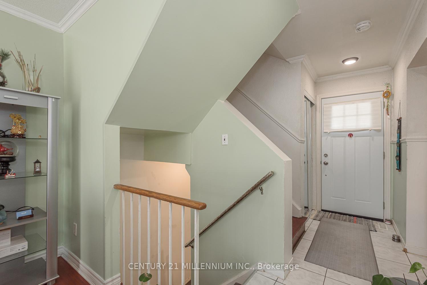 Photo 3 of 336 Fleetwood Crescent, Brampton, Southgate — HOMEH