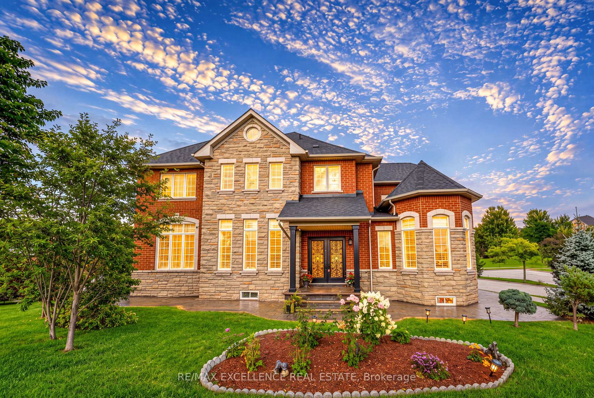 Photo 3 of 88 Oblate Crescent, Brampton, Bram West — HOMEH