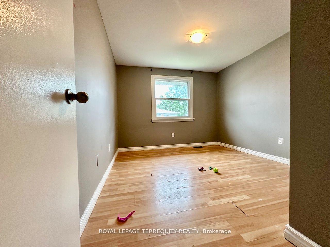 Photo 12 of 14 Orchard Place, Chatham-Kent — HOMEH
