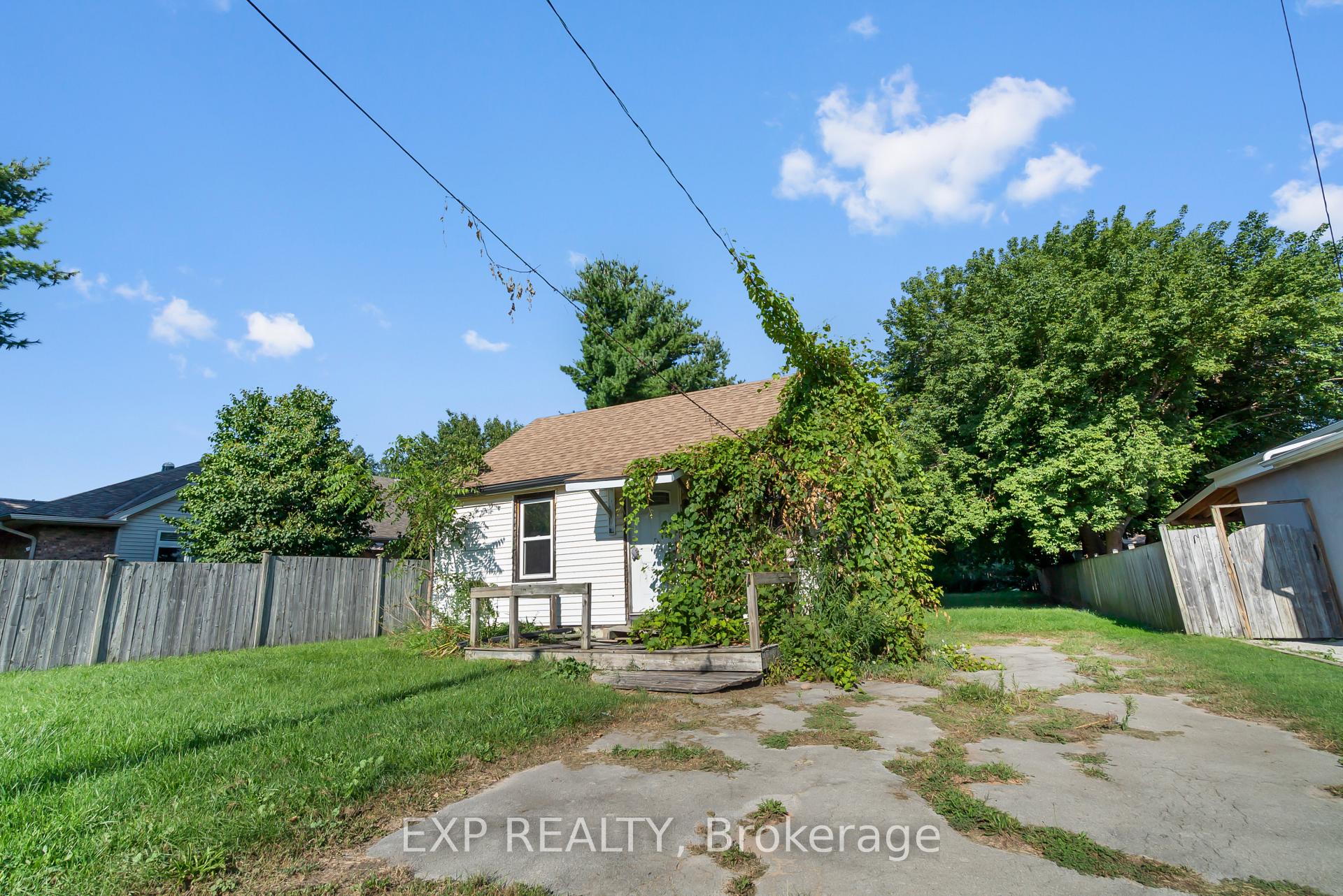 Photo 2 of 5098 Drummond Road, Niagara Falls, Cherrywood — HOMEH