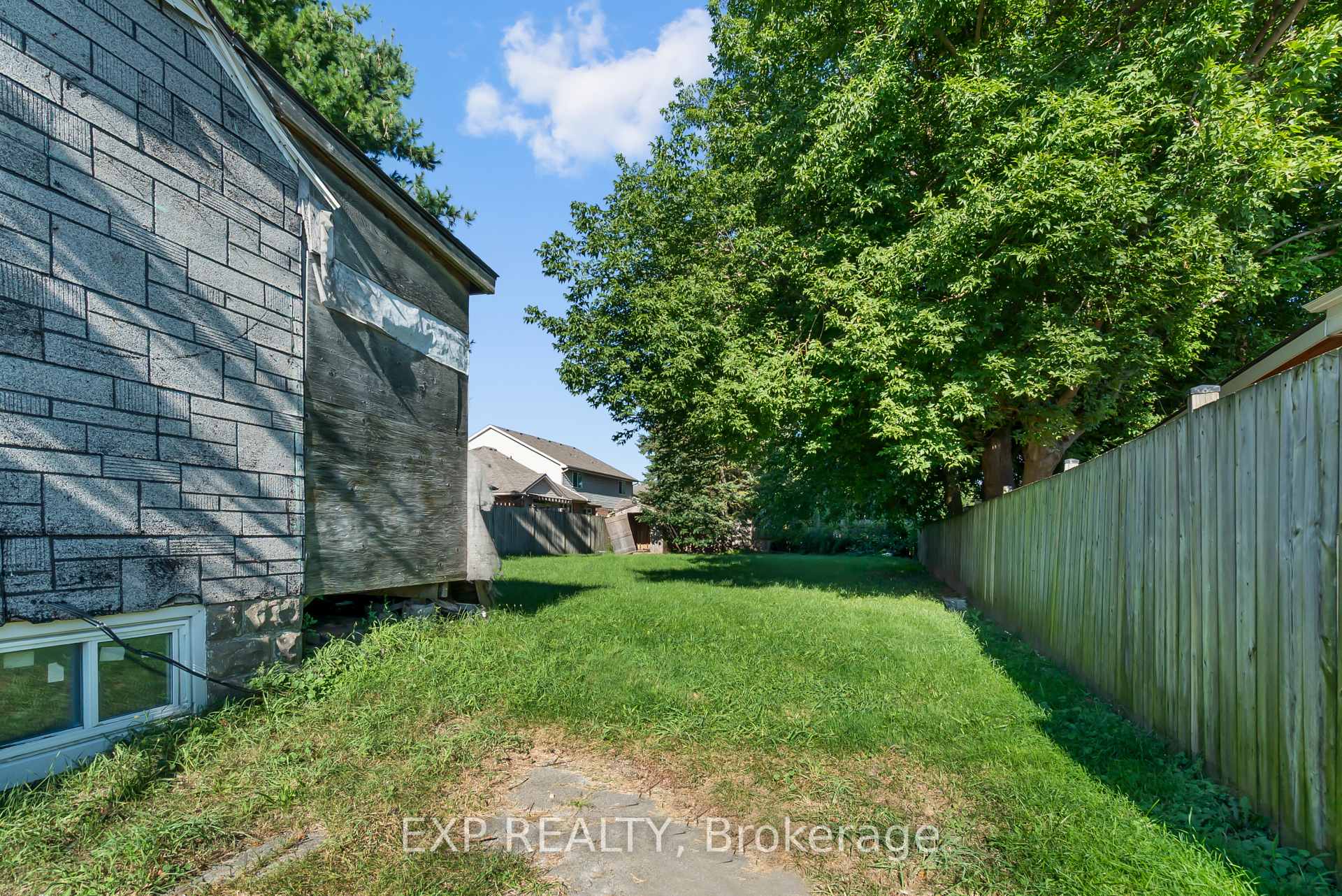 Photo 5 of 5098 Drummond Road, Niagara Falls, Cherrywood — HOMEH