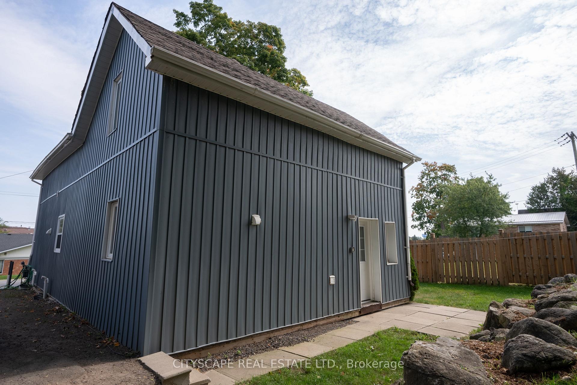 Photo 3 of 408 William Street, Shelburne — HOMEH