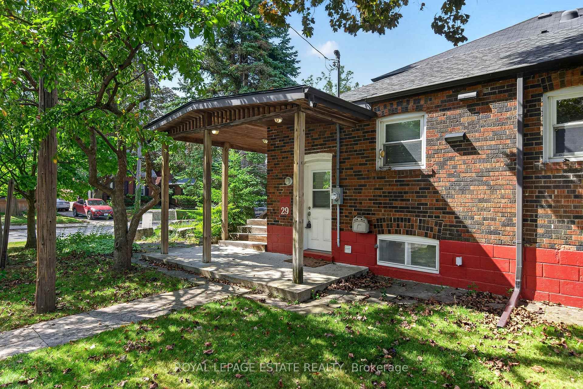 Photo of 29 Red Deer Avenue