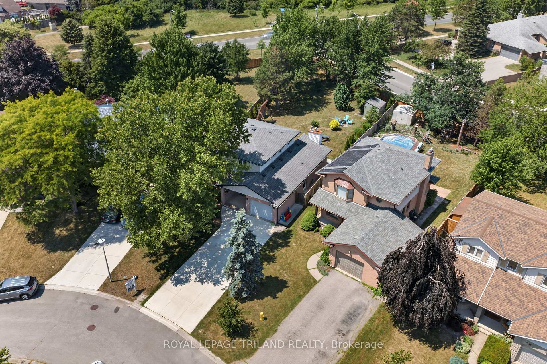 Photo 3 of 1077 Mahogany Crescent, London, North P — HOMEH