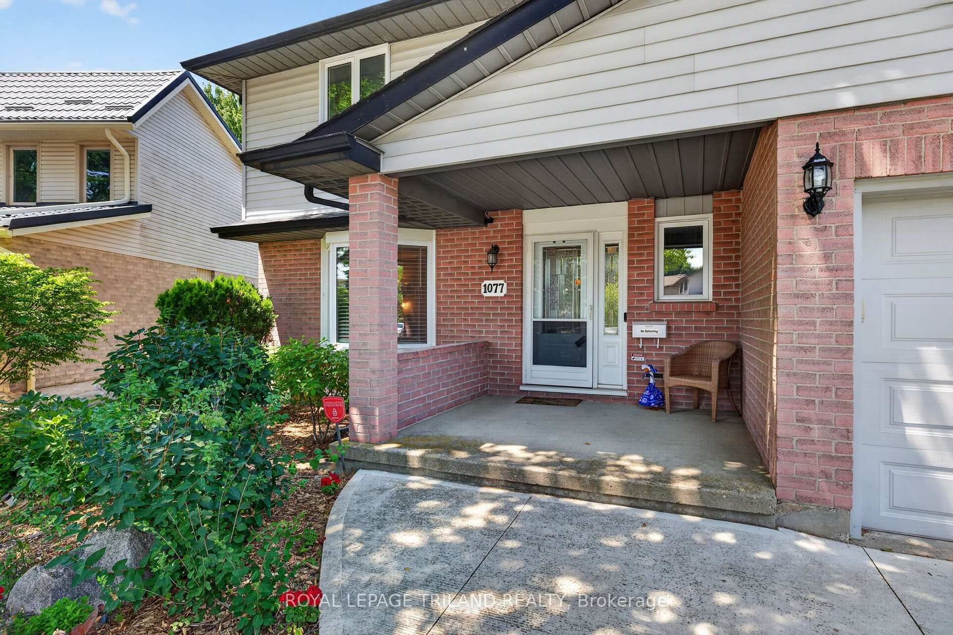 Photo 4 of 1077 Mahogany Crescent, London, North P — HOMEH