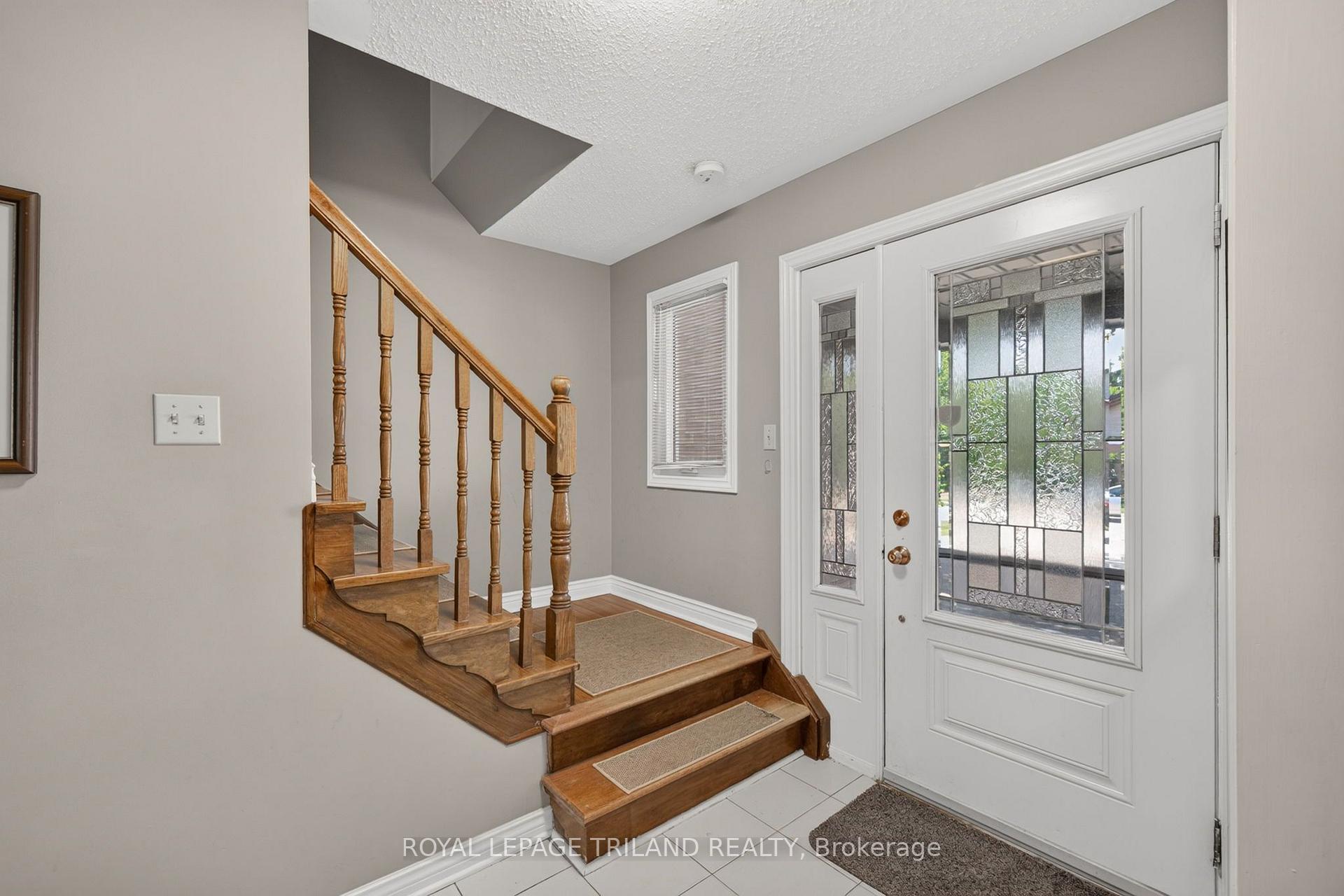 Photo 5 of 1077 Mahogany Crescent, London, North P — HOMEH