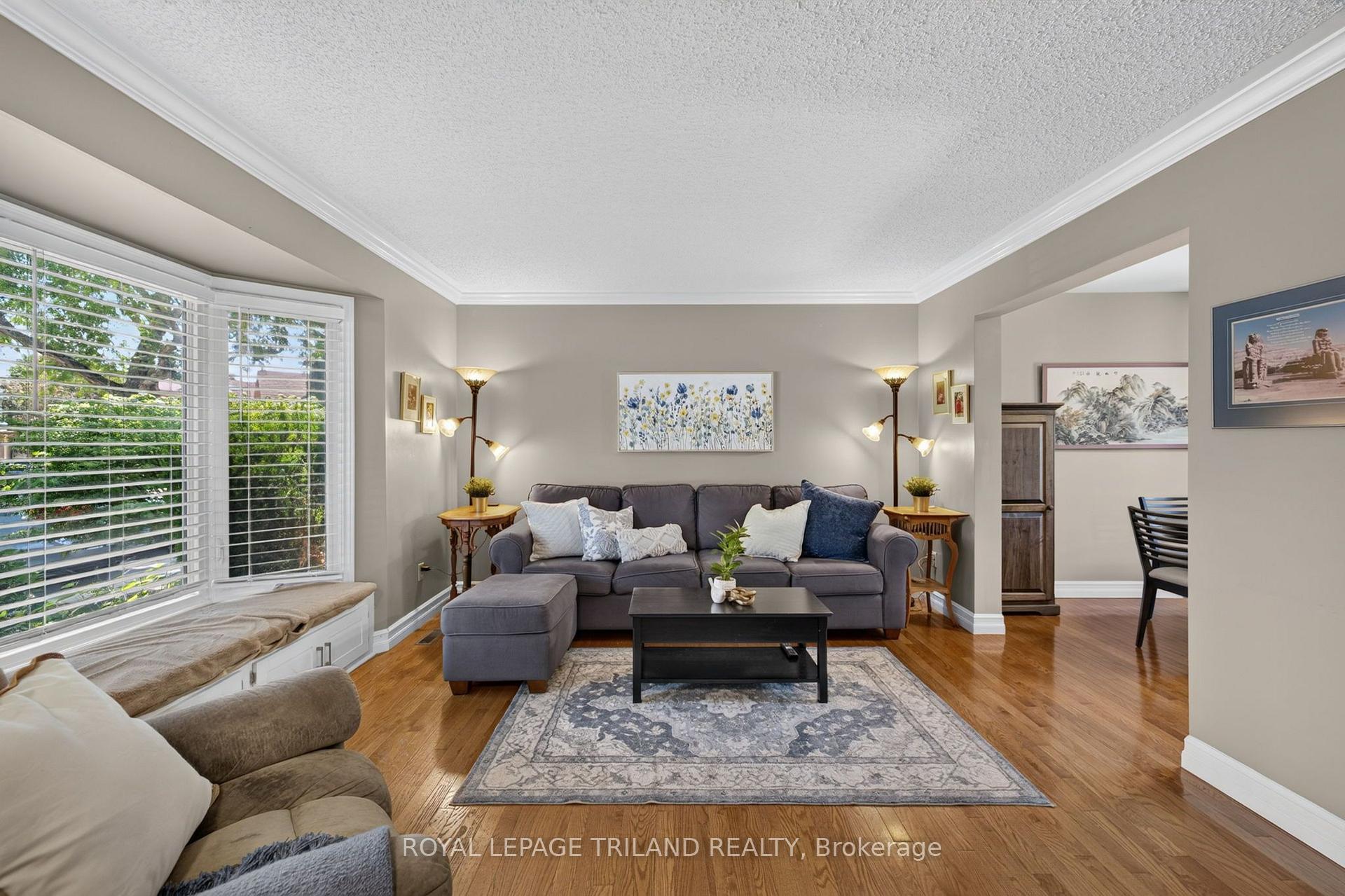 Photo 7 of 1077 Mahogany Crescent, London, North P — HOMEH
