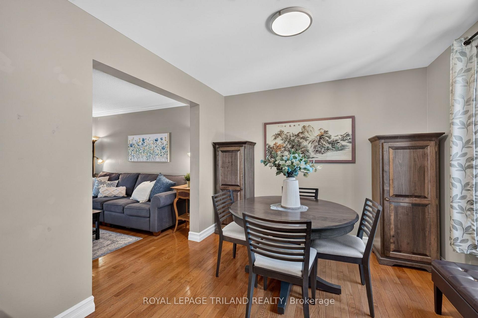 Photo 10 of 1077 Mahogany Crescent, London, North P — HOMEH