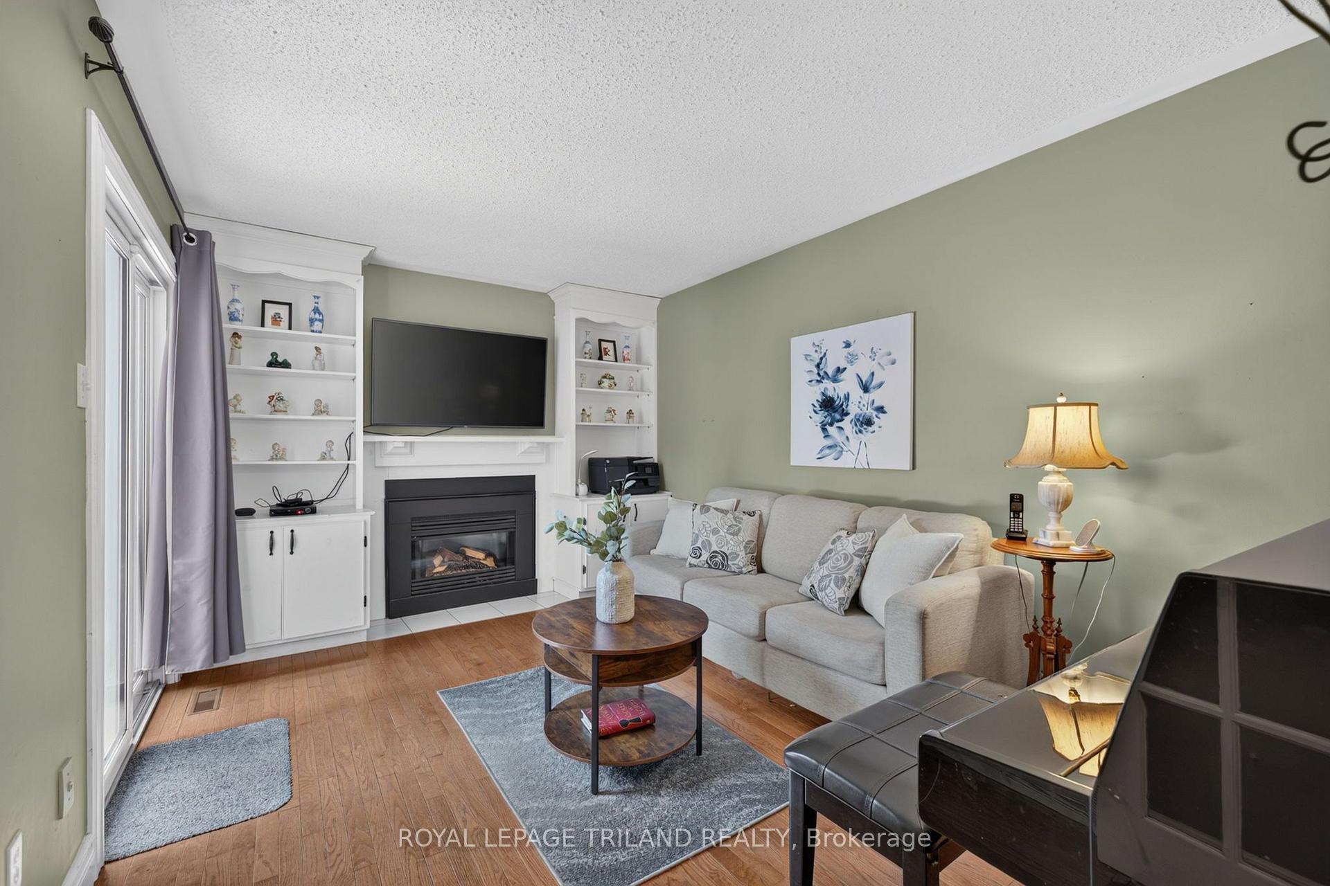 Photo 15 of 1077 Mahogany Crescent, London, North P — HOMEH