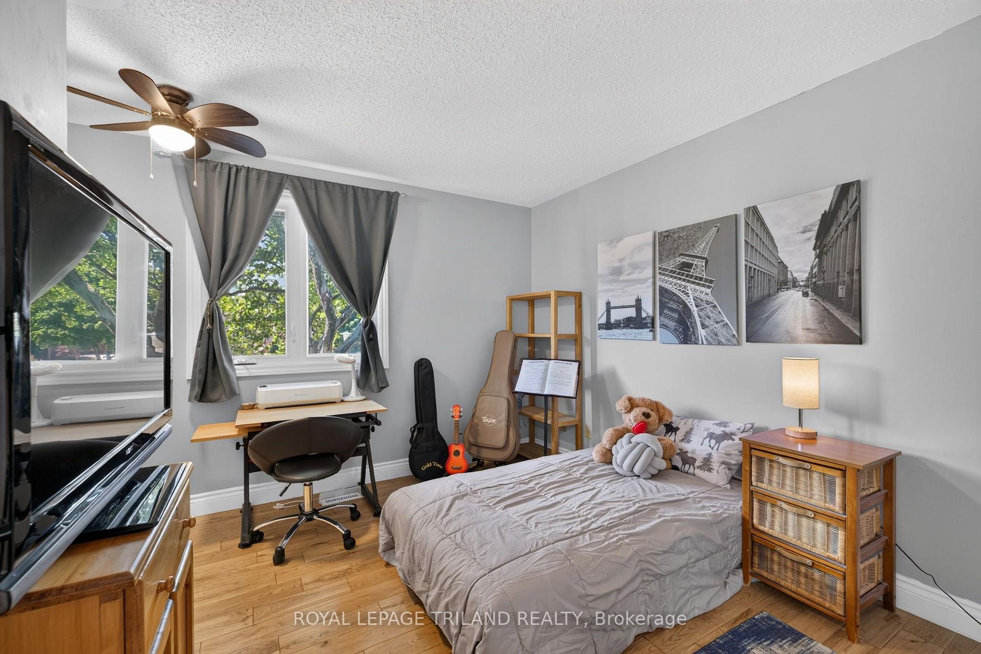 Photo 26 of 1077 Mahogany Crescent, London, North P — HOMEH