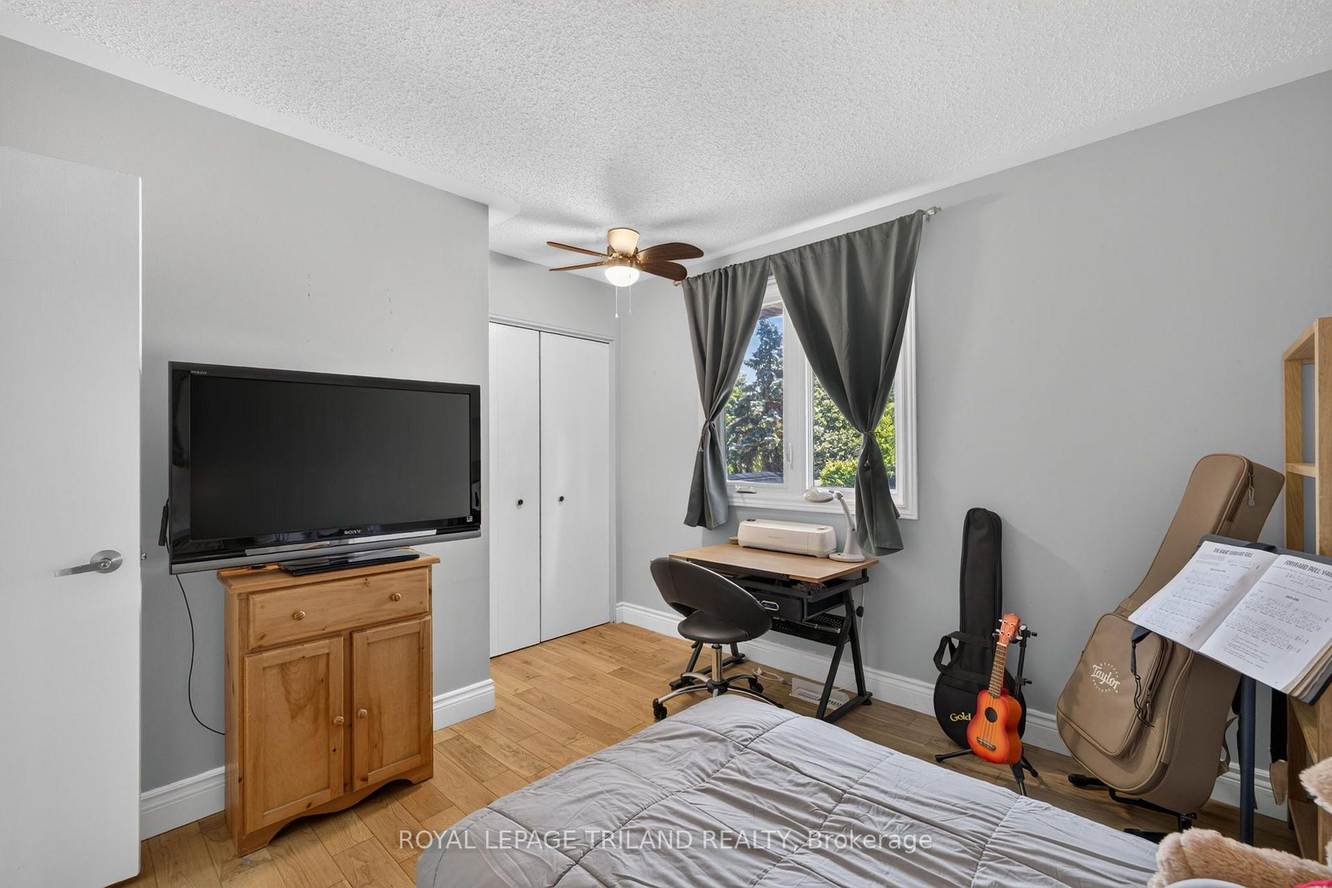 Photo 27 of 1077 Mahogany Crescent, London, North P — HOMEH