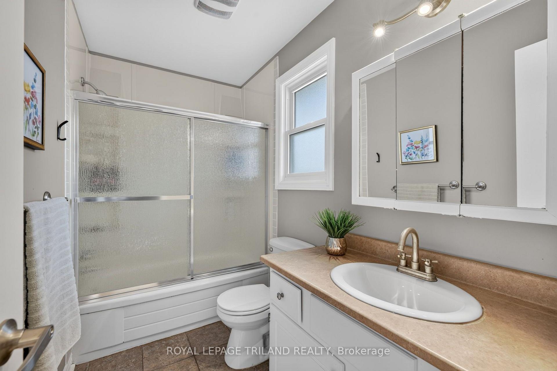 Photo 28 of 1077 Mahogany Crescent, London, North P — HOMEH