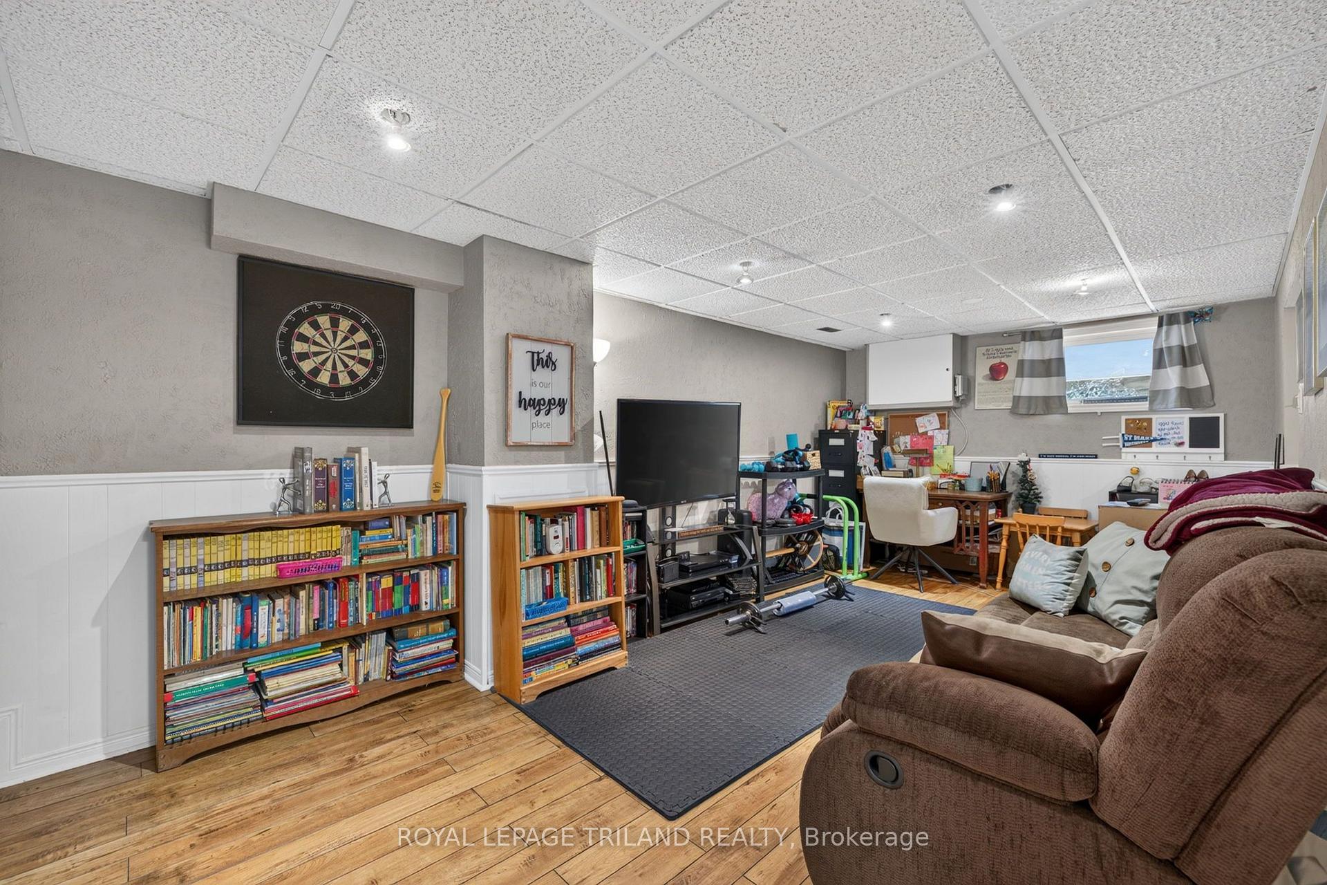 Photo 29 of 1077 Mahogany Crescent, London, North P — HOMEH