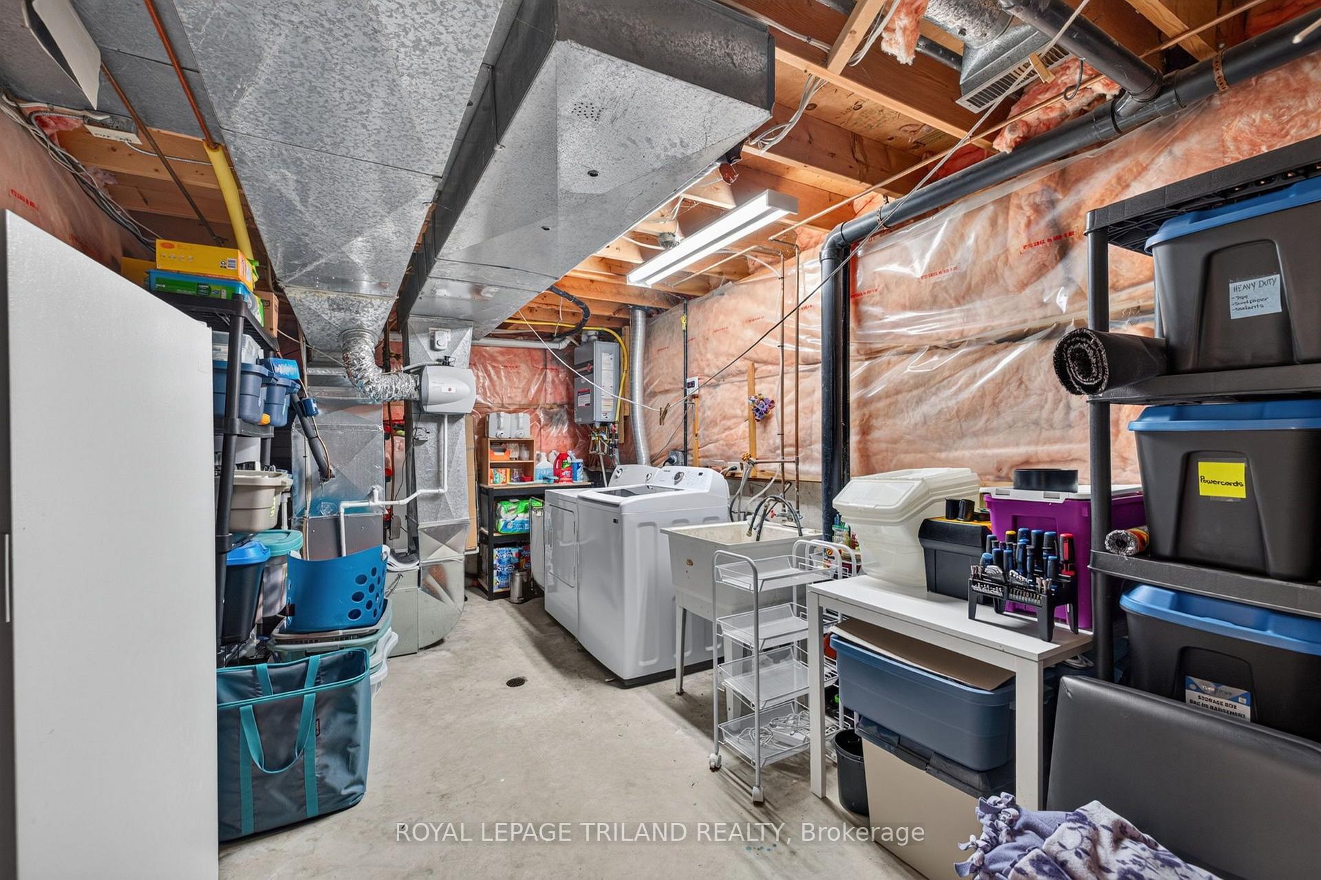 Photo 31 of 1077 Mahogany Crescent, London, North P — HOMEH