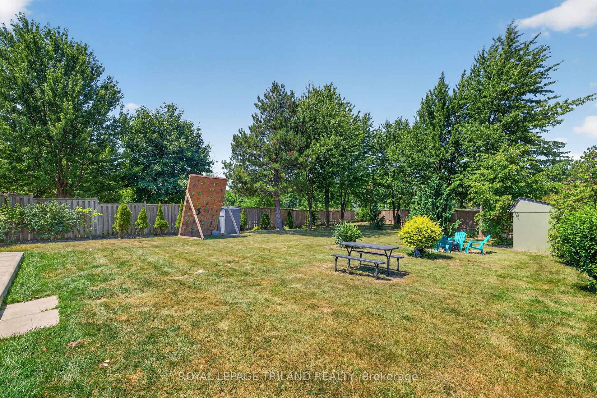 Photo 35 of 1077 Mahogany Crescent, London, North P — HOMEH