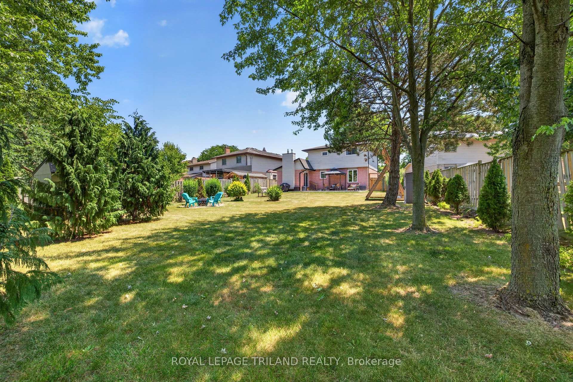 Photo 36 of 1077 Mahogany Crescent, London, North P — HOMEH