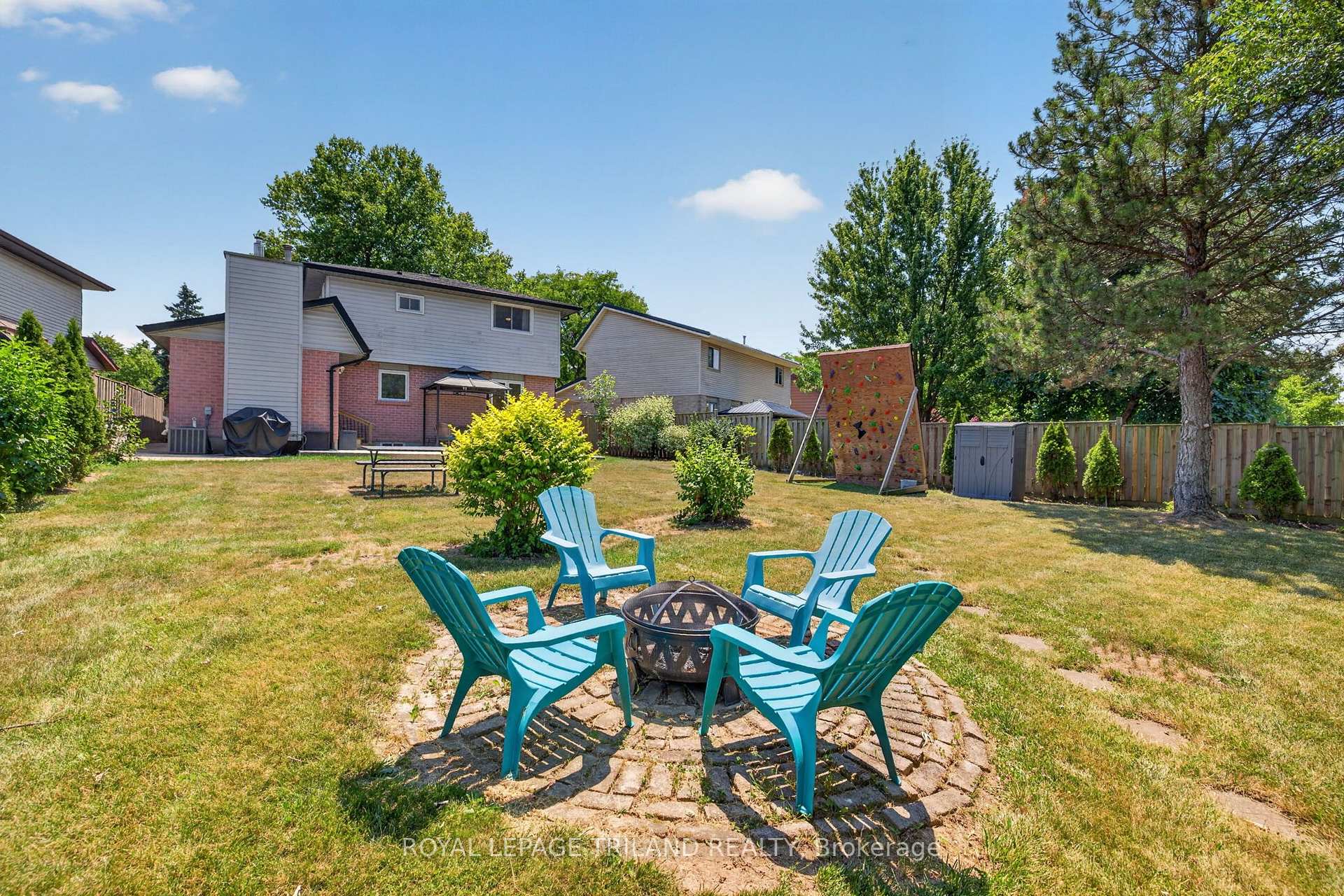 Photo 37 of 1077 Mahogany Crescent, London, North P — HOMEH