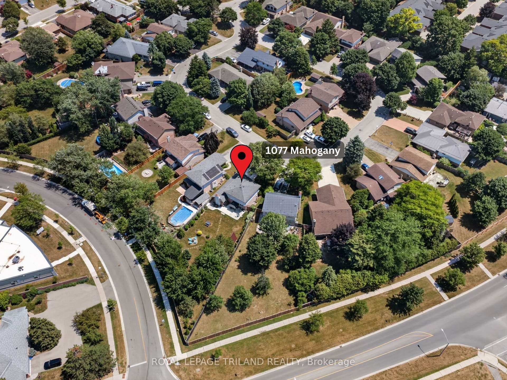 Photo 40 of 1077 Mahogany Crescent, London, North P — HOMEH
