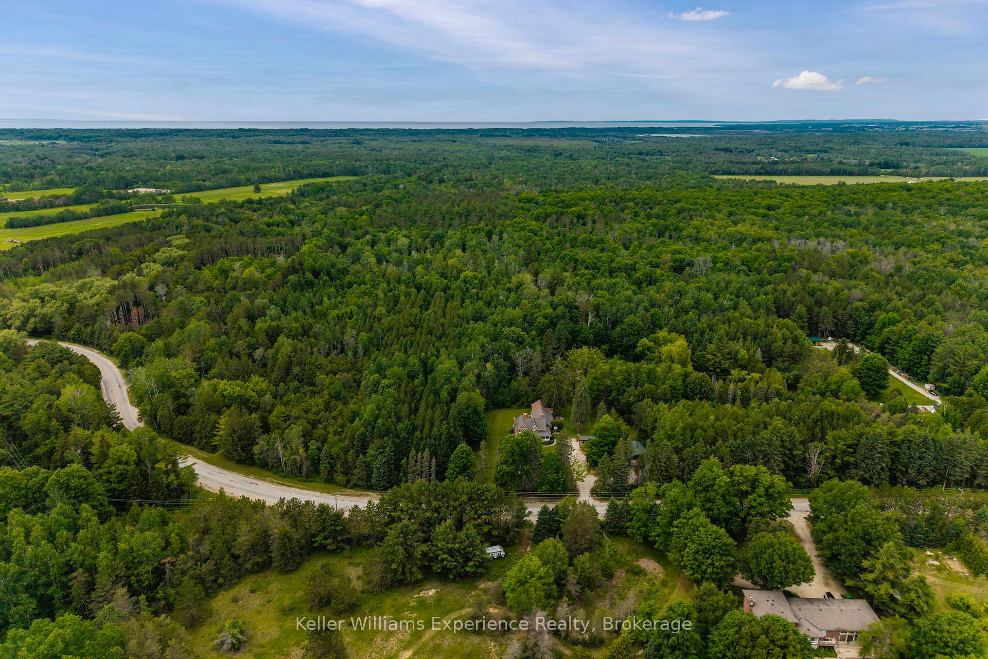 Photo 3 of 3744 Flos 4 Road W, Springwater, Rural Springwater — HOMEH