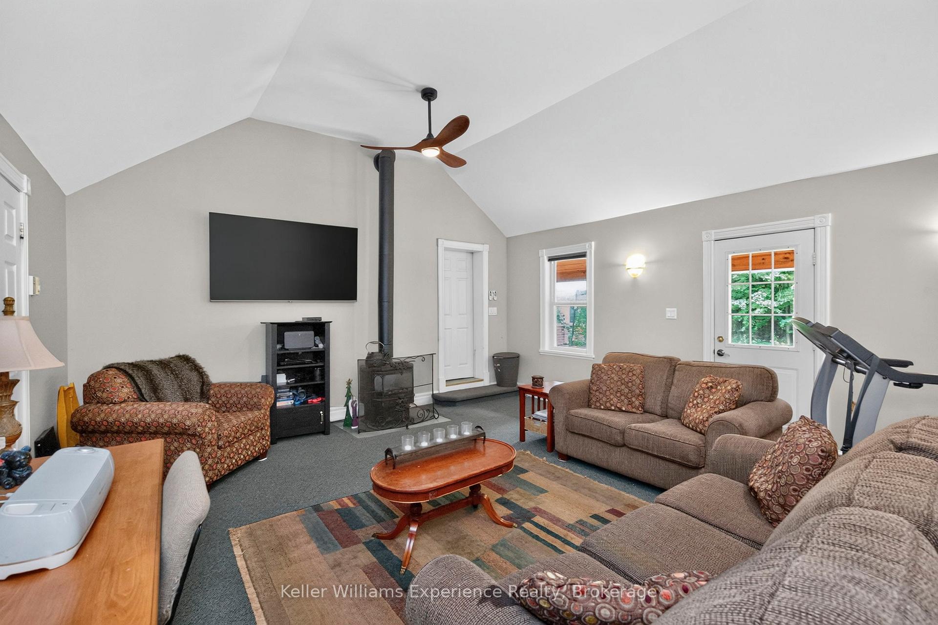 Photo 10 of 3744 Flos 4 Road W, Springwater, Rural Springwater — HOMEH