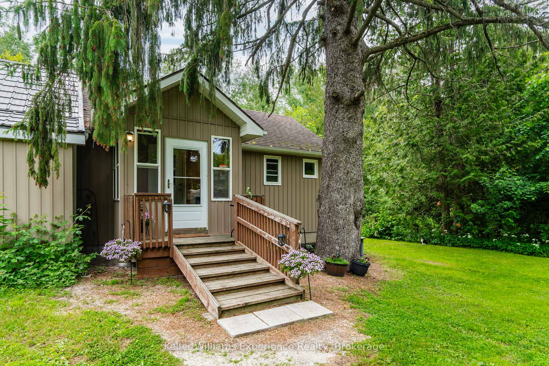 Photo 16 of 3744 Flos 4 Road W, Springwater, Rural Springwater — HOMEH