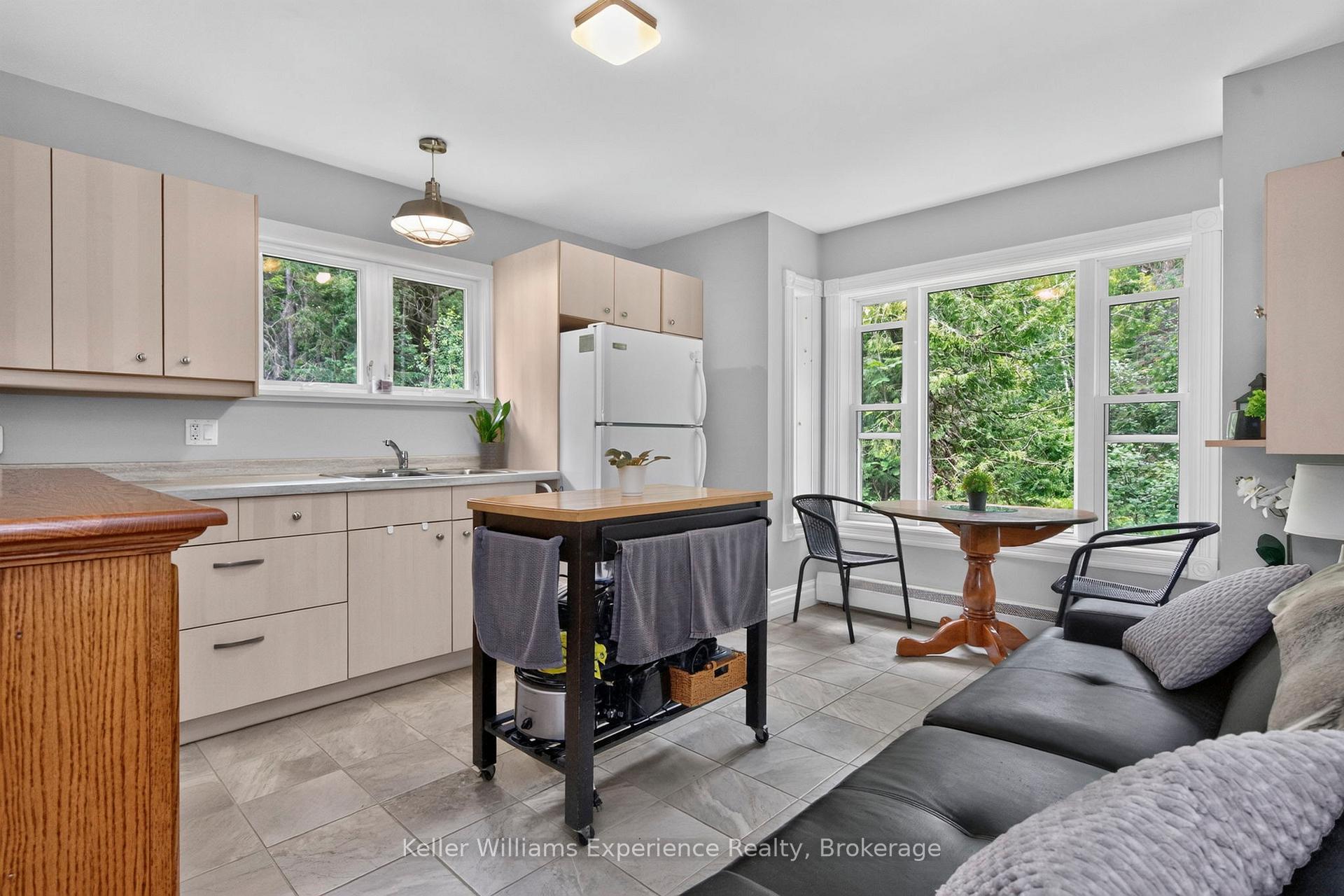 Photo 17 of 3744 Flos 4 Road W, Springwater, Rural Springwater — HOMEH