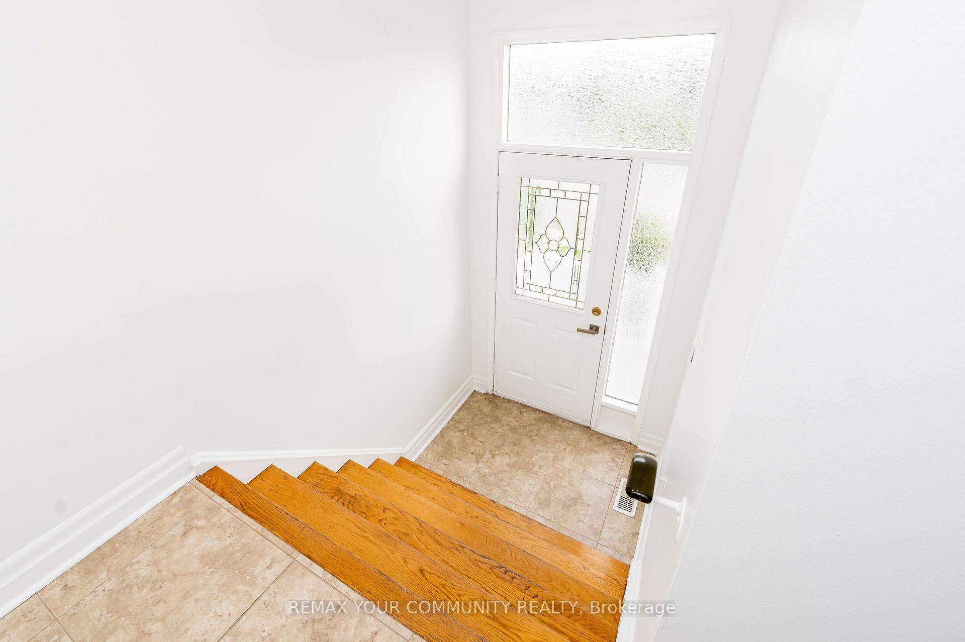 Photo 2 of Unit UPPER, 20 Terra Road, Vaughan, East Woodbridge — HOMEH