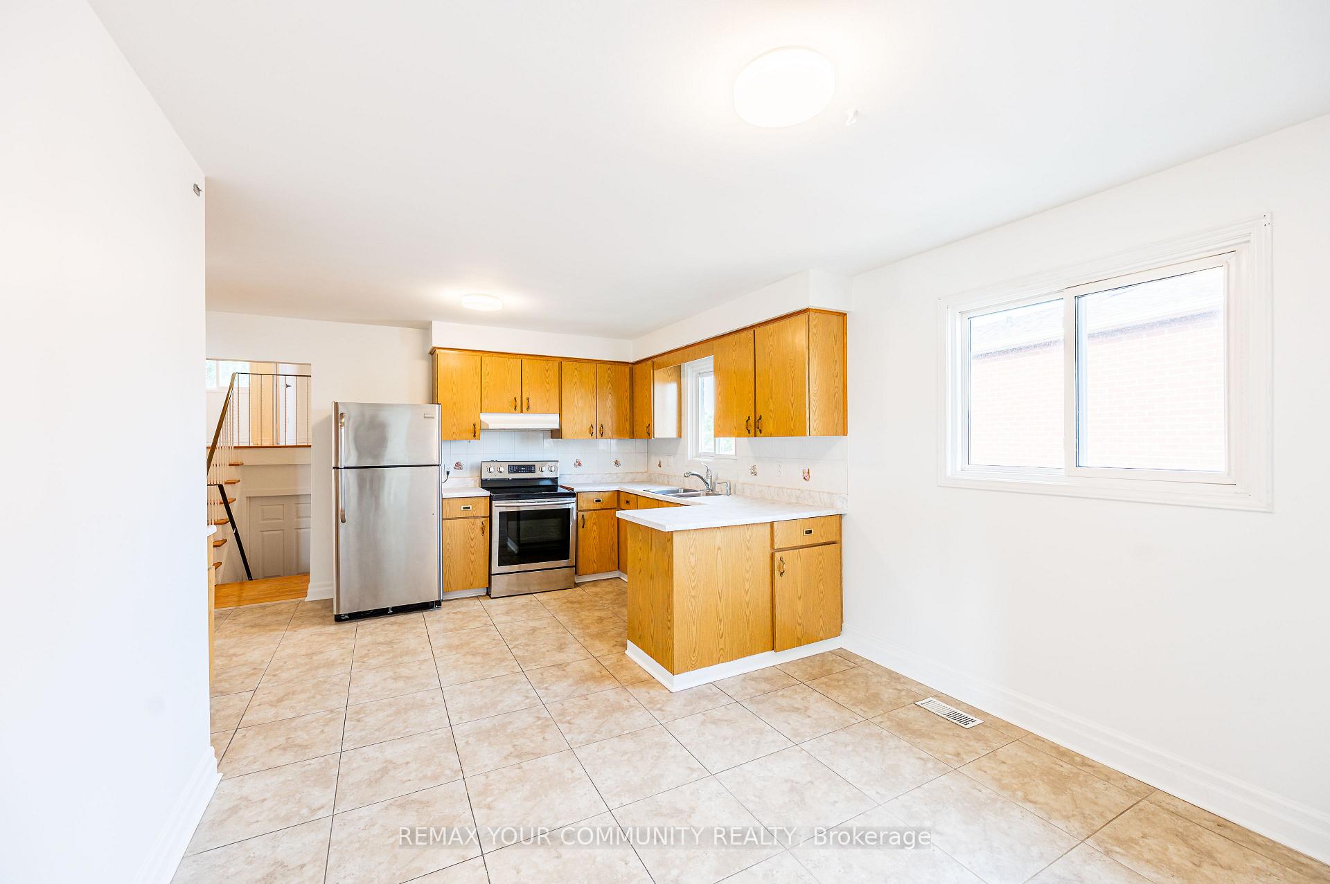 Photo 3 of Unit UPPER, 20 Terra Road, Vaughan, East Woodbridge — HOMEH