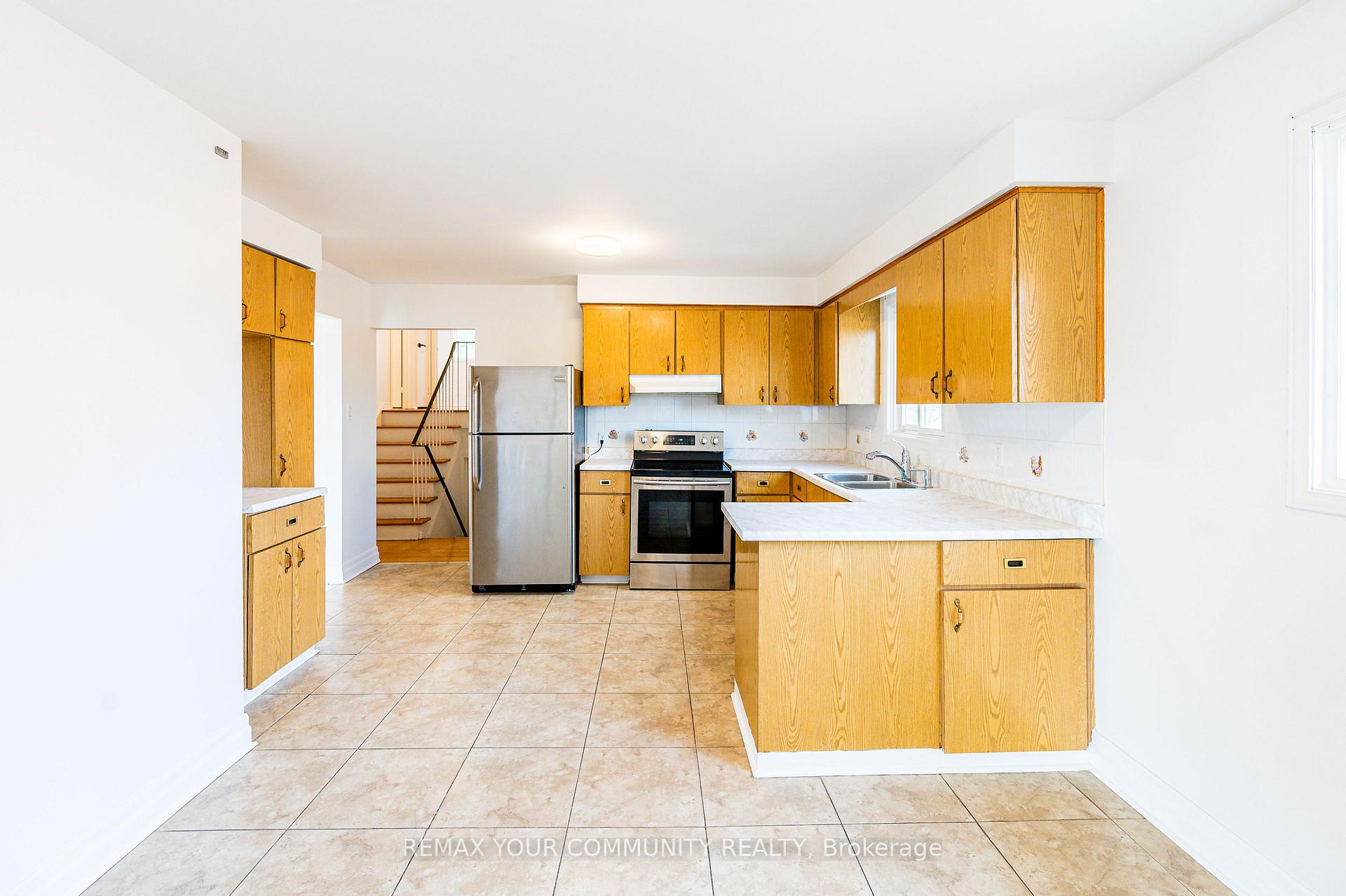 Photo 4 of Unit UPPER, 20 Terra Road, Vaughan, East Woodbridge — HOMEH